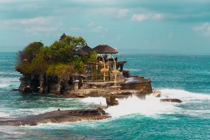 Famous,Mystical,Tanah,Lot,Temple,On,Sea,In,Bali,Island